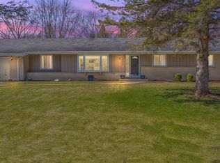 11819 N Country Ln, Mequon, WI 53092