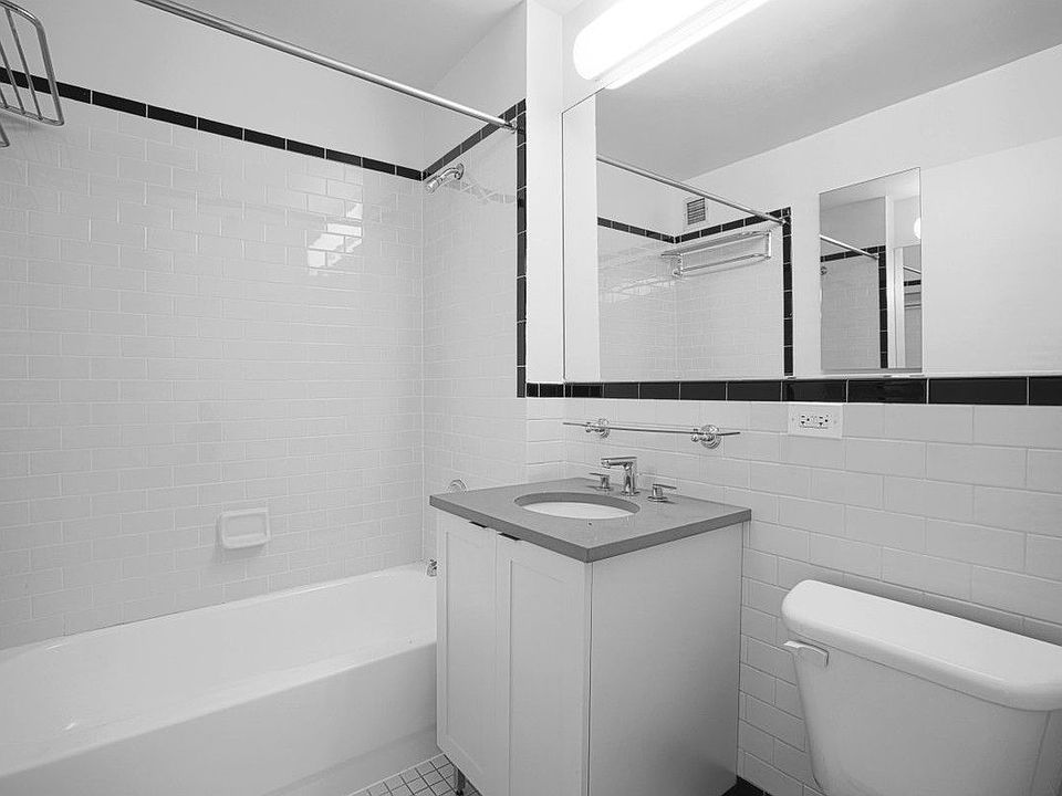 1st image of 420 W 42nd St APT 39E