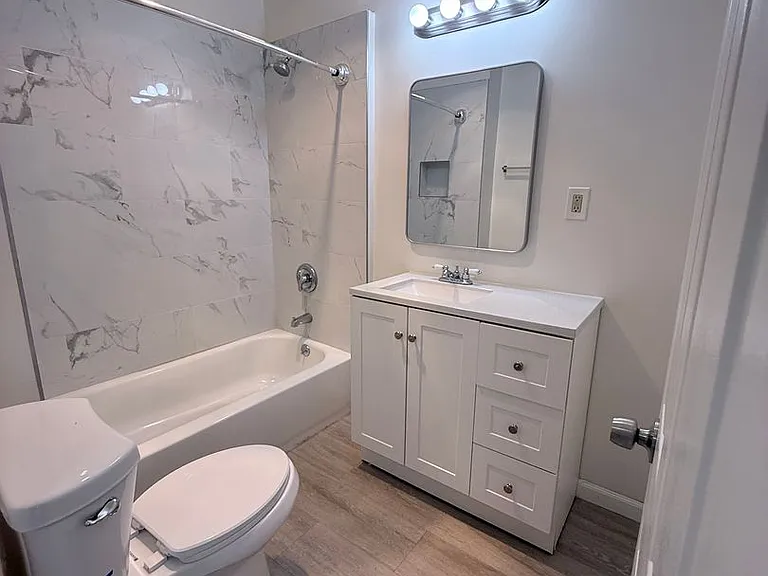 1 Month Free! Renovated Units in Central Van Nuys — Photo 13