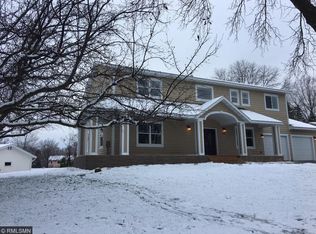 1600 Hinton Trl N, Oakdale, MN 55128