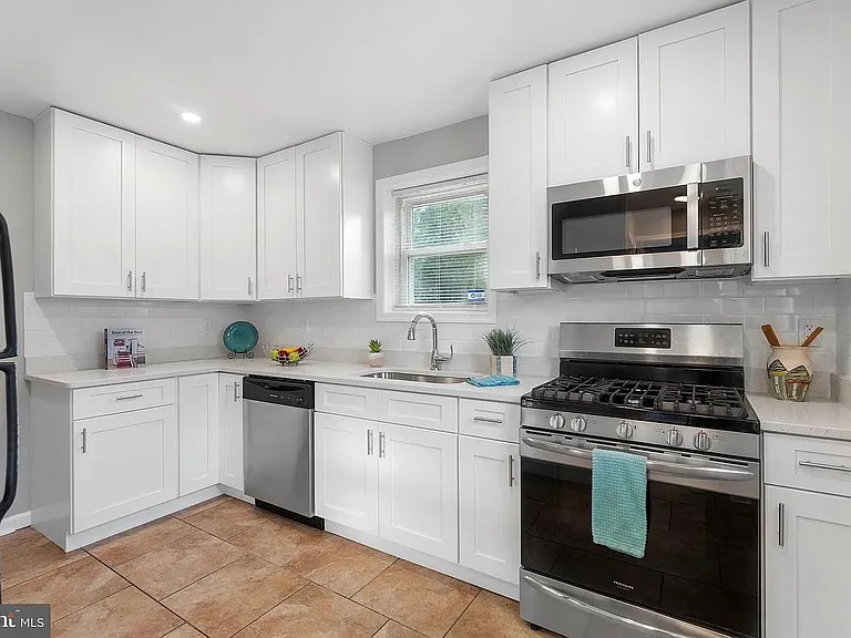 2711 Edfeldt Dr — Photo 3
