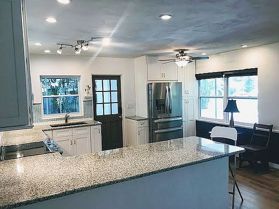 4th image of 515 Oak Ln