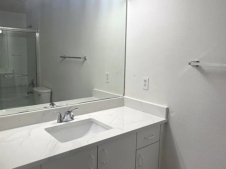 521 Villa Del Sol Cir #1-102 — Photo 10
