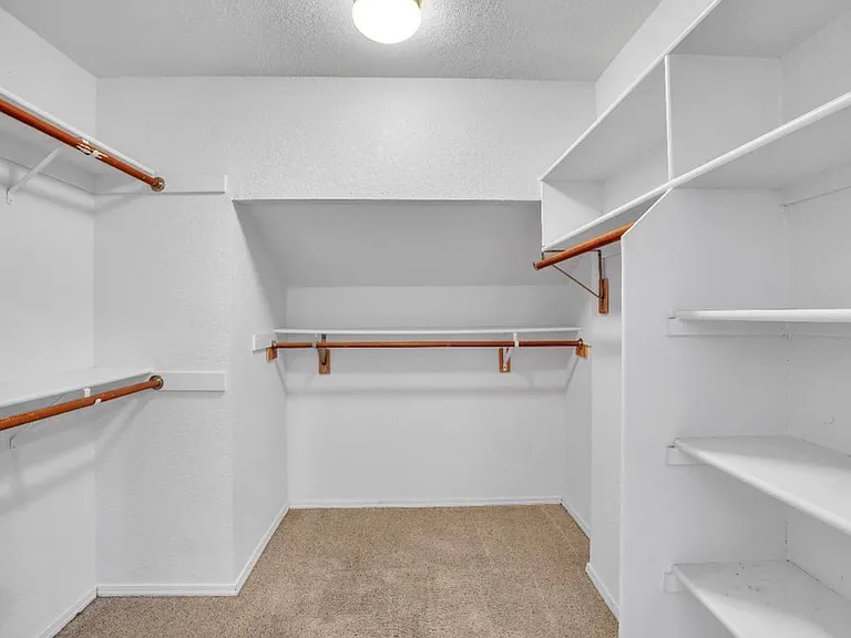 719 Raven Dr — Photo 8