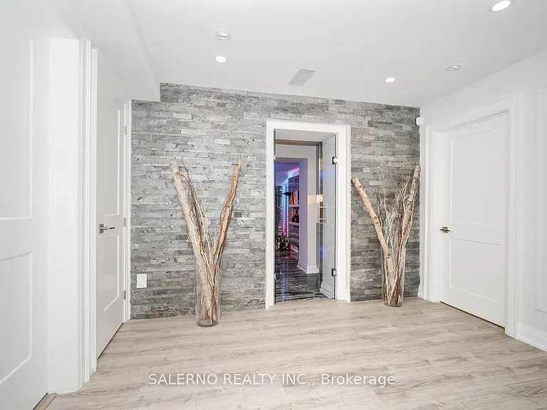 552 Vaughan Mills Rd — Photo 35