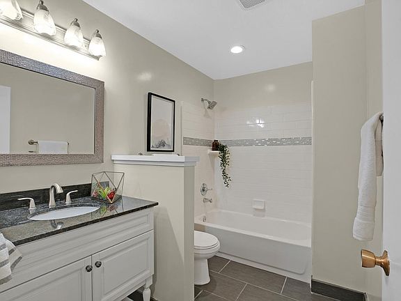 2nd image of 1031 Cherry Ave APT 57