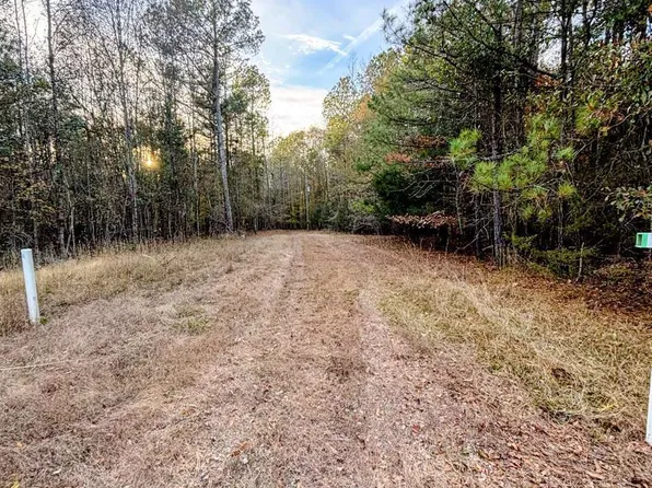 1511 N Rainbow Dr, Elberton, GA 30635