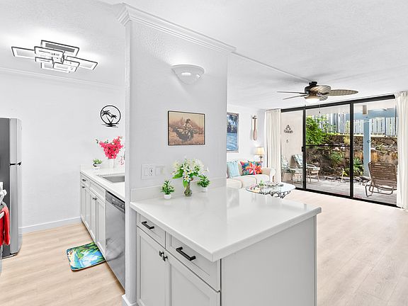 3rd image of 75-5888 Alii Dr APT B2