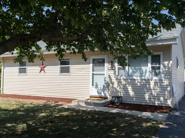 1126 Kingsley Dr, Machesney Park, IL 61115