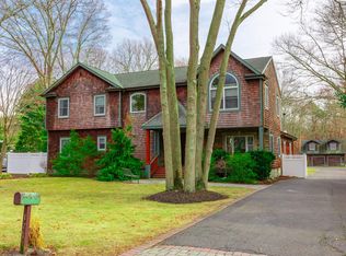 127 Blake Ave, Bohemia, NY 11716
