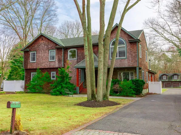 127 Blake Avenue, Bohemia, NY 11716