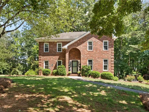 321 Saddlebrook Cir, Lewisville, NC 27023