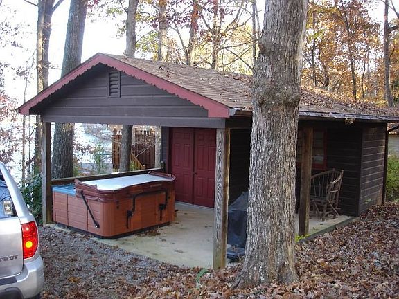 4th image of 404 Hilltop Dr