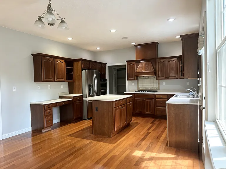 1303 Priscilla Dr — Photo 3