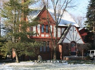 771 Fisher Rd, Grosse Pointe, MI 48230