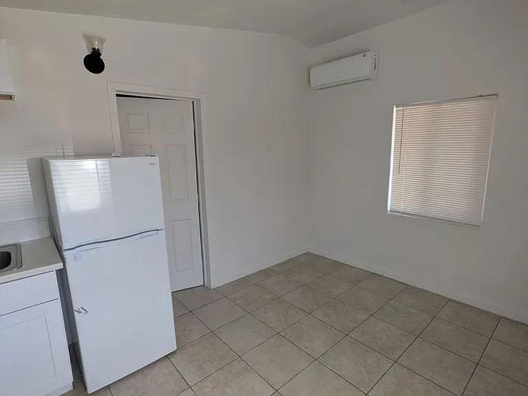 648 N Desert Ave — Photo 8