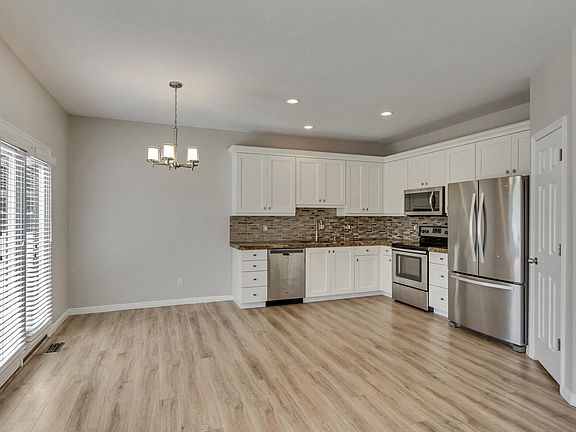 3rd image of 1643 W Wynview Ln