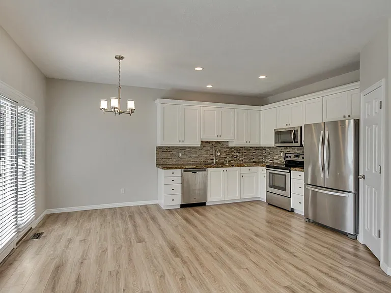 1643 W Wynview Ln — Photo 3
