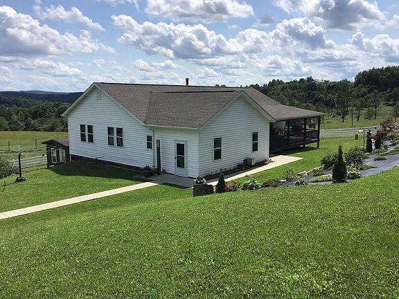 3rd image of 752 Evergreen Rd