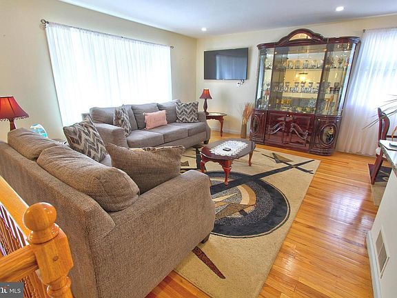 3rd image of 1206 Nassau Rd