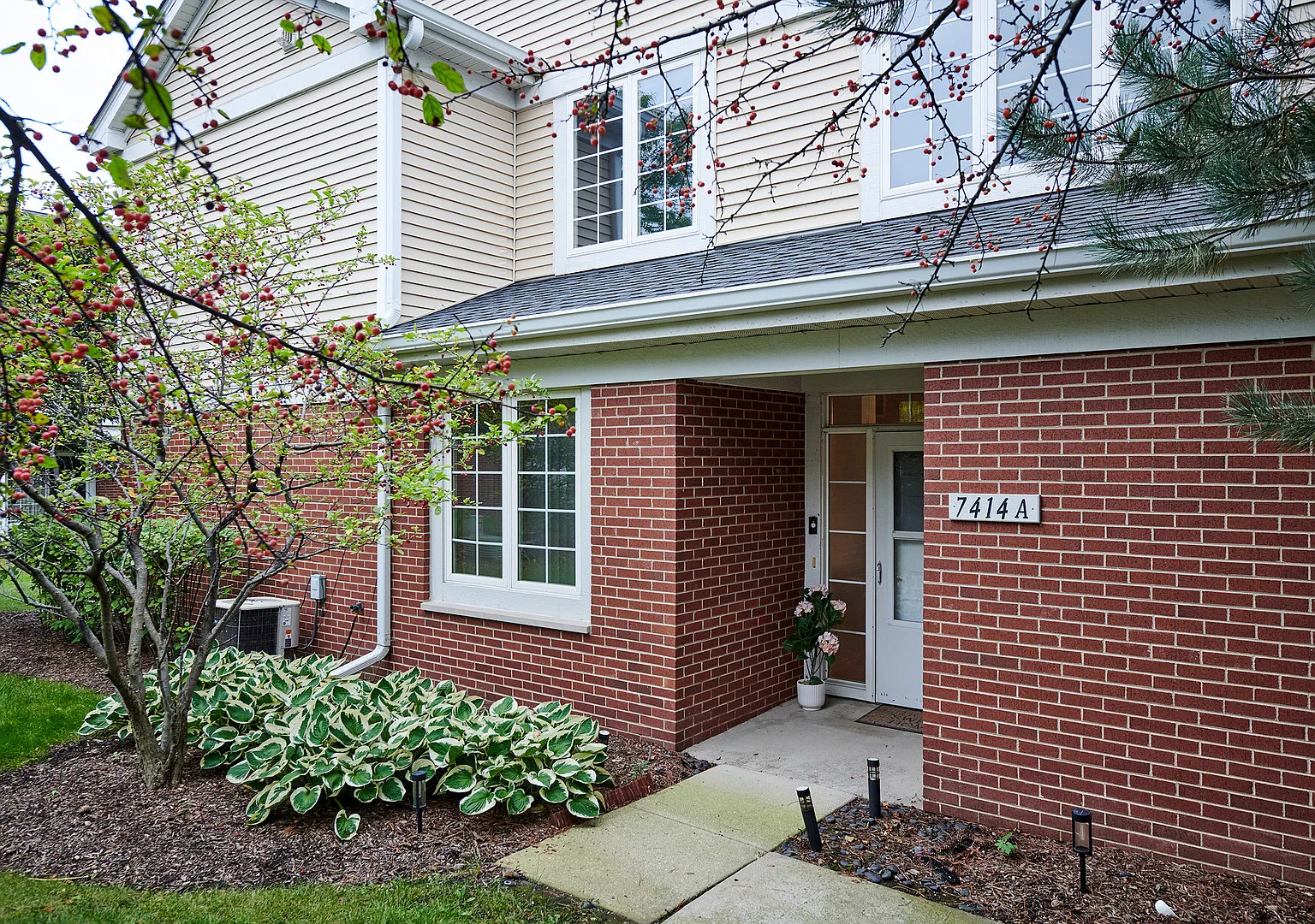 2 bed, 1650 sqft, $3,000 — Photo 1