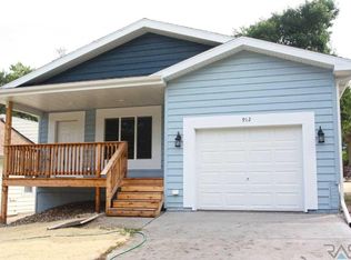 912 S Wayland Ave, Sioux Falls, SD 57104