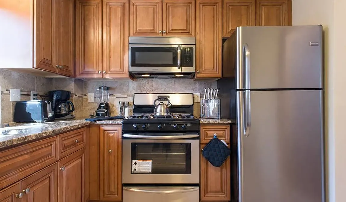 Photo 2 of 11 - 37 Oxford Cir #P - Belmont, MA Building Photo - 37 Oxford Cir #P