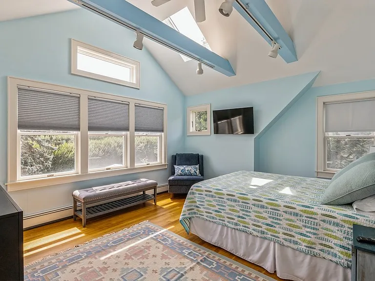 24 N Harbor Dr — Photo 14