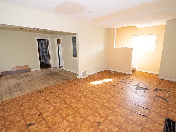 4th image of 842 S 27th St