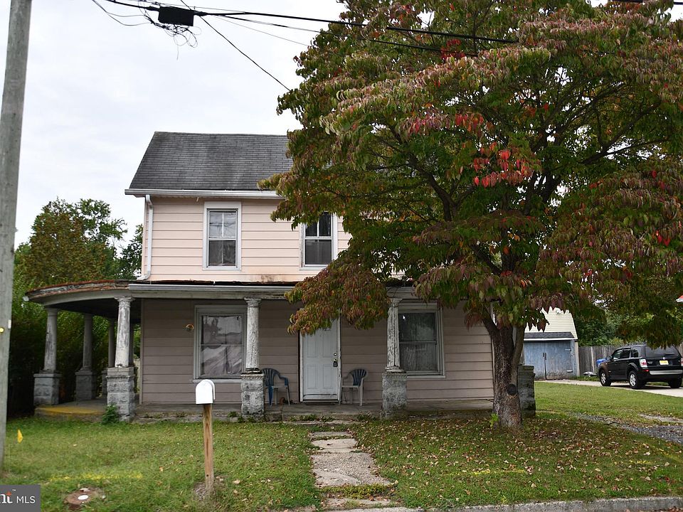 2nd image of 110 N Railroad Ave