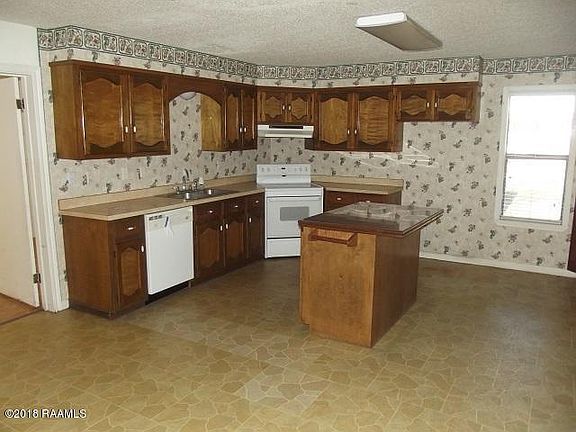 3rd image of 400 Teche Dr