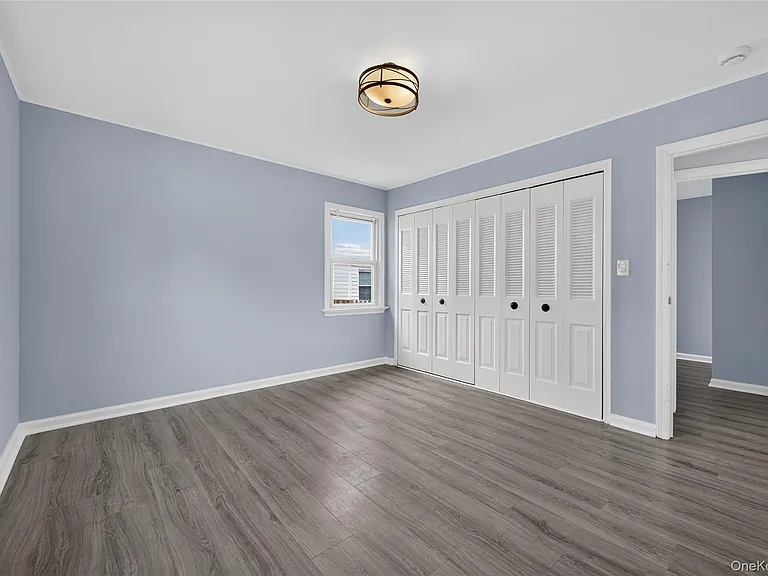 121 Sheridan Ave — Photo 12