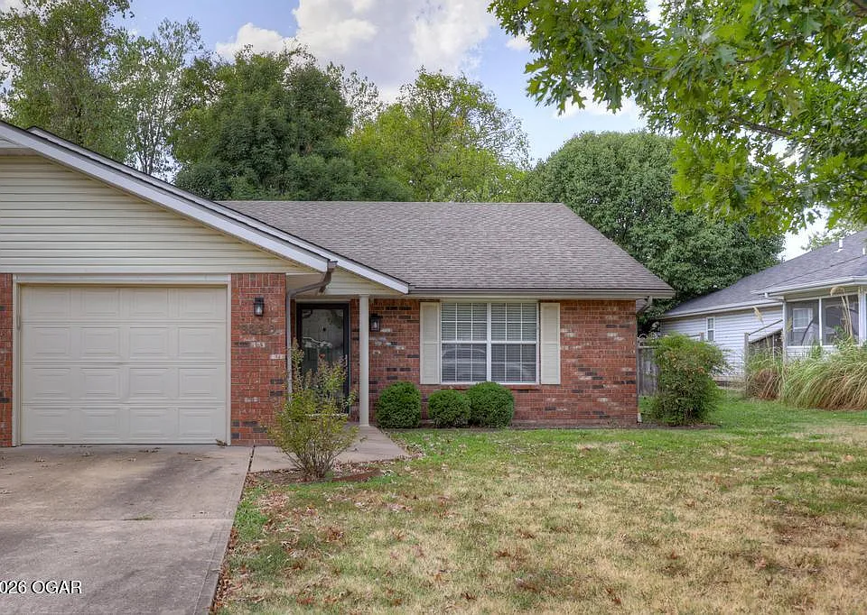 3310 Poplar Dr