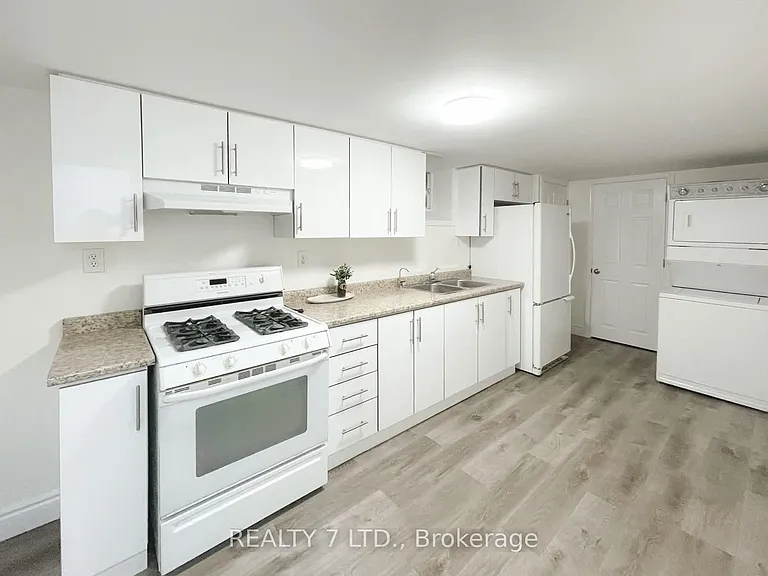 551 Hayward Cres #3 — Photo 10