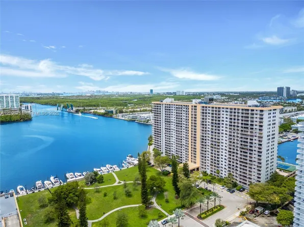 290 174th St APT 611, Sunny Isles Beach, FL 33160