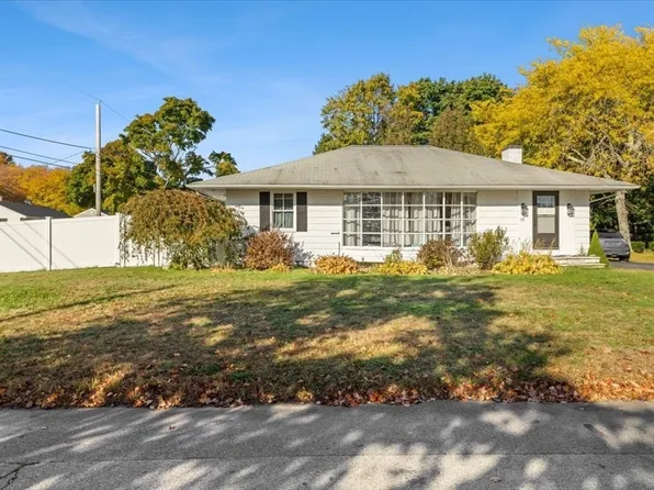 15 Aetna St, Somerset, MA 02726