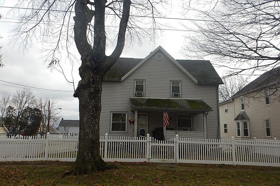 1st image of 225 Jefferson St