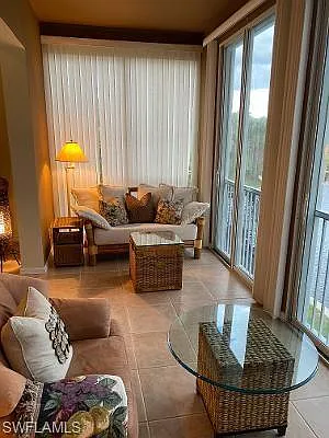 3 bed, 2.0 bath, 2099 sqft, $4,800 — Photo 3