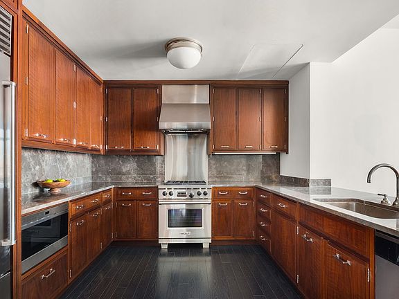 3rd image of 155 W 11th St #11D
