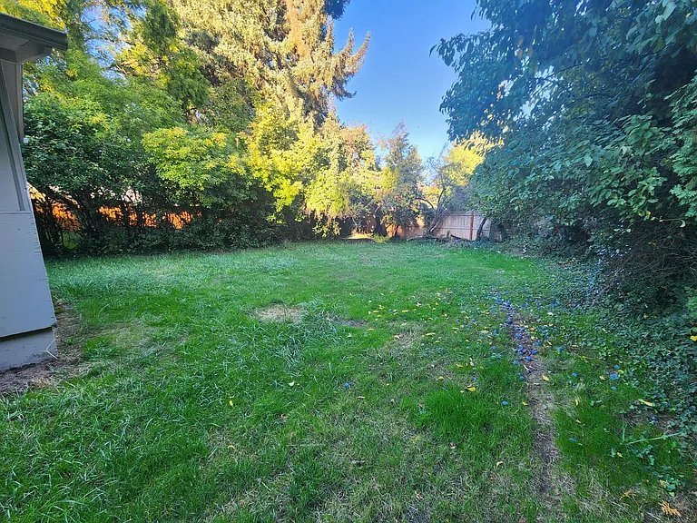 1800 NW Grant Ave — Photo 17