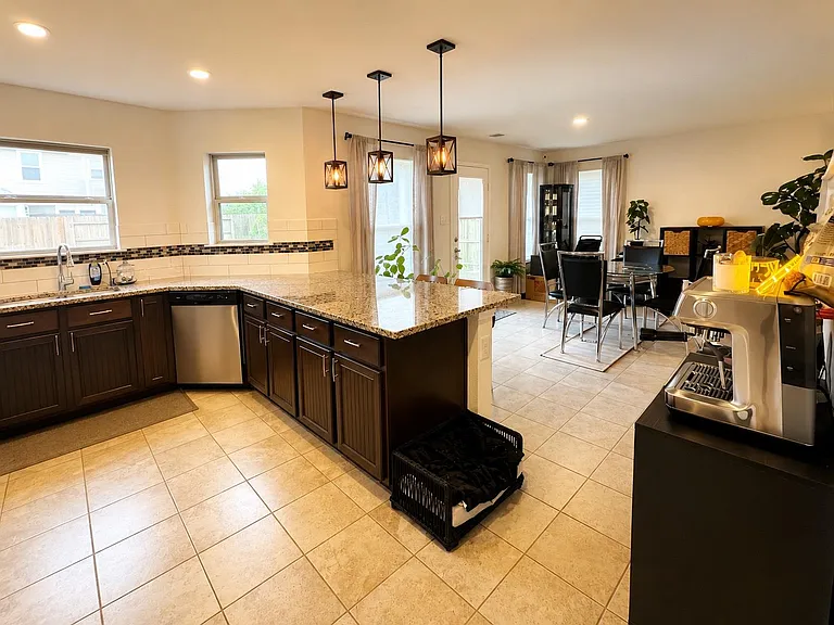 25323 Queens Causeway Ln — Photo 7