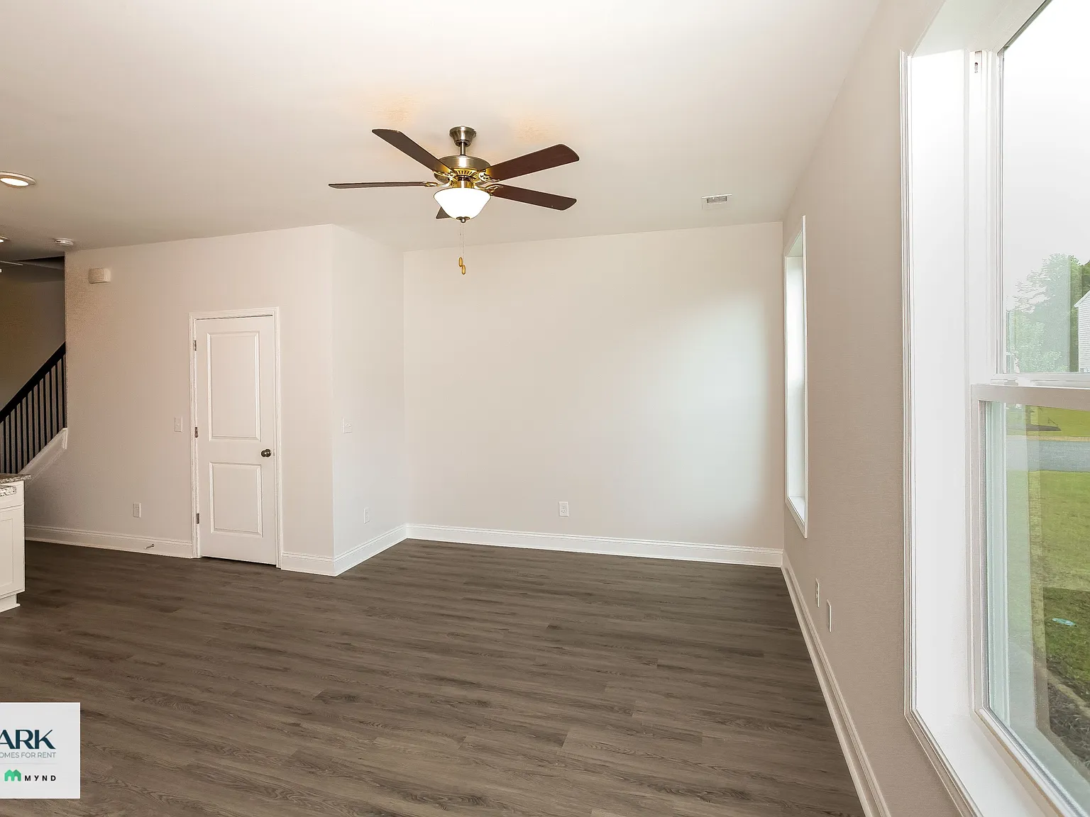 3 bed, 2.5 bath, 1350 sqft, $1,647 — Photo 2