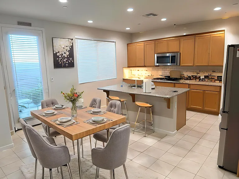 1547 S Oliveira Dr — Photo 3