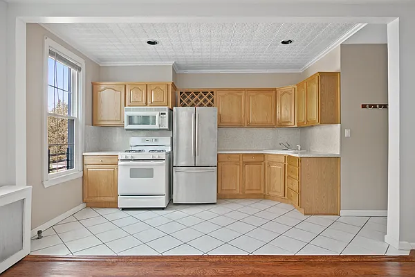 Rented by Compass | media 7