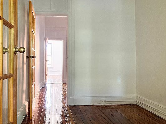5th image of 604 Manhattan Ave APT 3L