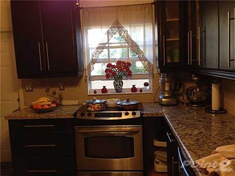 3rd image of 4933 SW 32nd Ter
