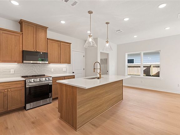 5th image of 714 N Perkins
