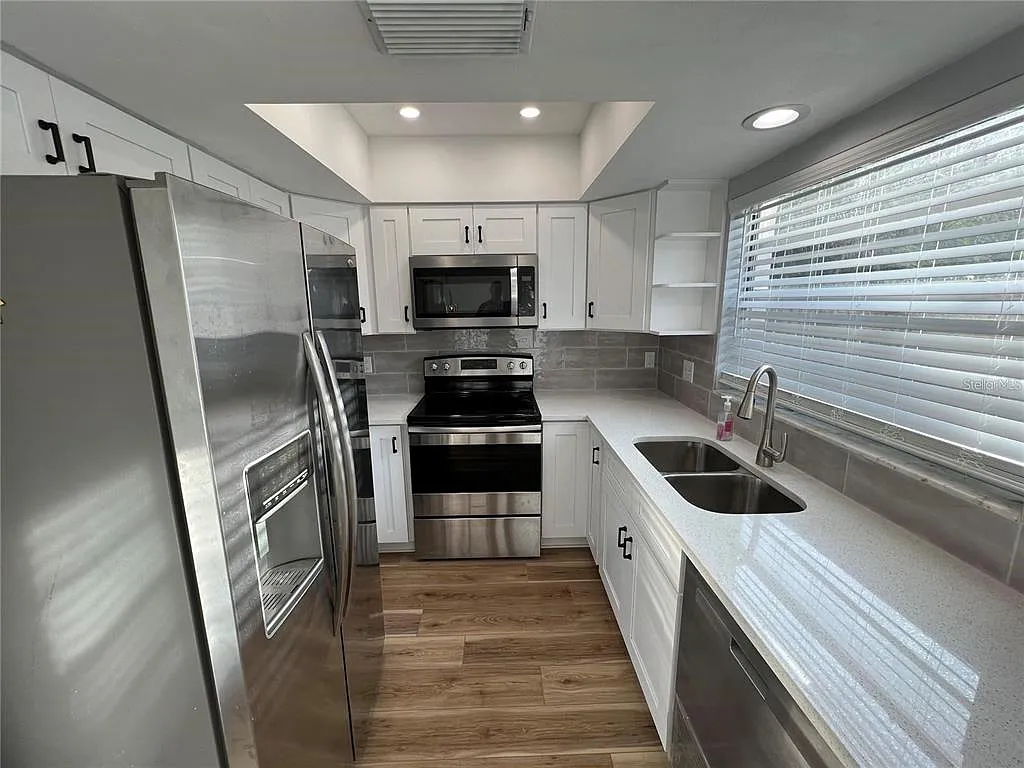 3 bed, 3.5 bath, 1482 sqft, $3,190 — Photo 2