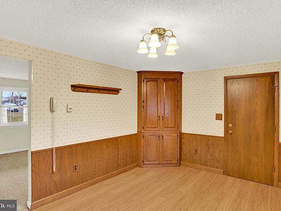 5th image of 812 Cedar Crest Dr