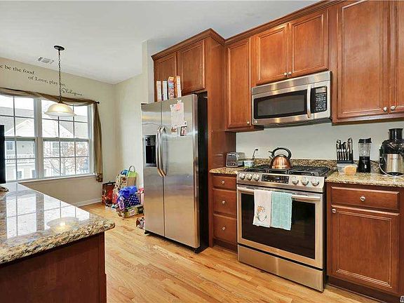 2nd image of 128 Warwick Dr #128
